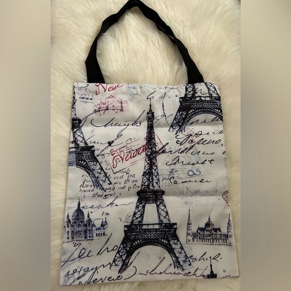 Handbags - ✨ NEW ✨ Paris Style Tote Bag ✨
